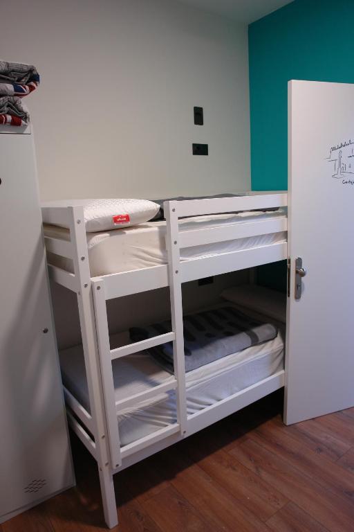 Łóżko lub łóżka w pokoju w obiekcie Hostel Trovadores