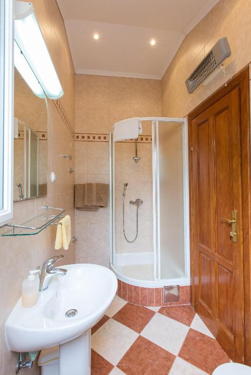 Koupelna v ubytování Apartments Benussi