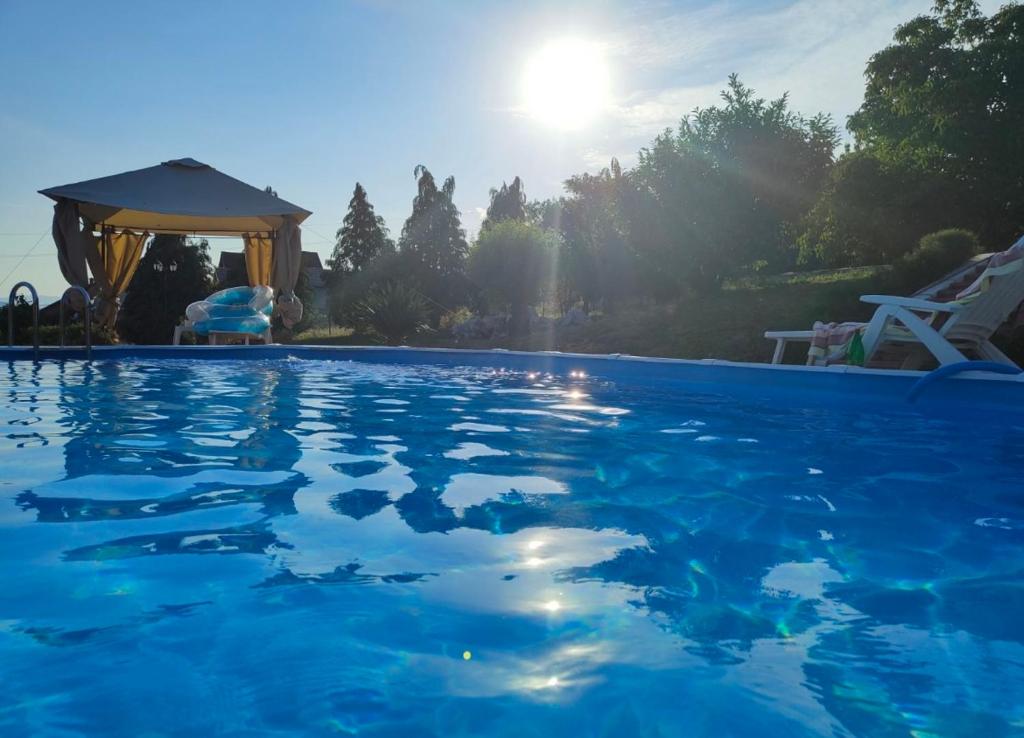Bazén v ubytování Apartman Lora nebo v jeho okolí