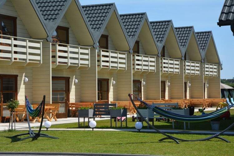 Vonkajšia záhrada v ubytovaní Holiday resort with pool and sauna, Grzybowo