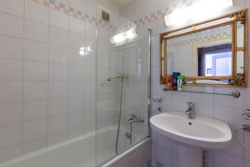 Kúpeľňa v ubytovaní Wohnung in Zentrumsnähe beim Hauptbahnhof (100 m2)