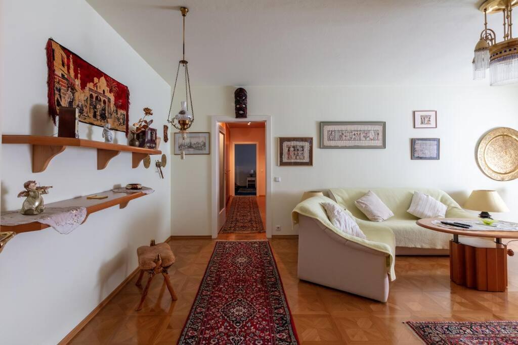 Posedenie v ubytovaní Wohnung in Zentrumsnähe beim Hauptbahnhof (100 m2)