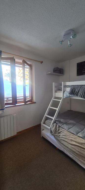 Postel nebo postele na pokoji v ubytování Résidence Saboia Courchevel La Tania - Belle Vue