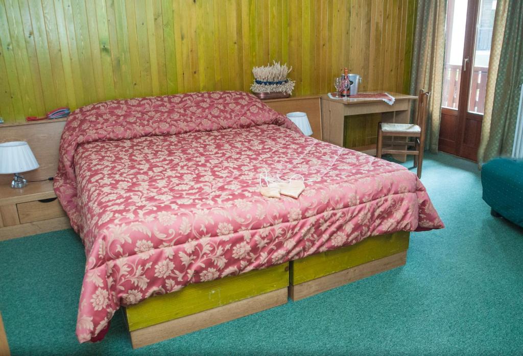 Postel nebo postele na pokoji v ubytování Hotel Vallée De Cogne