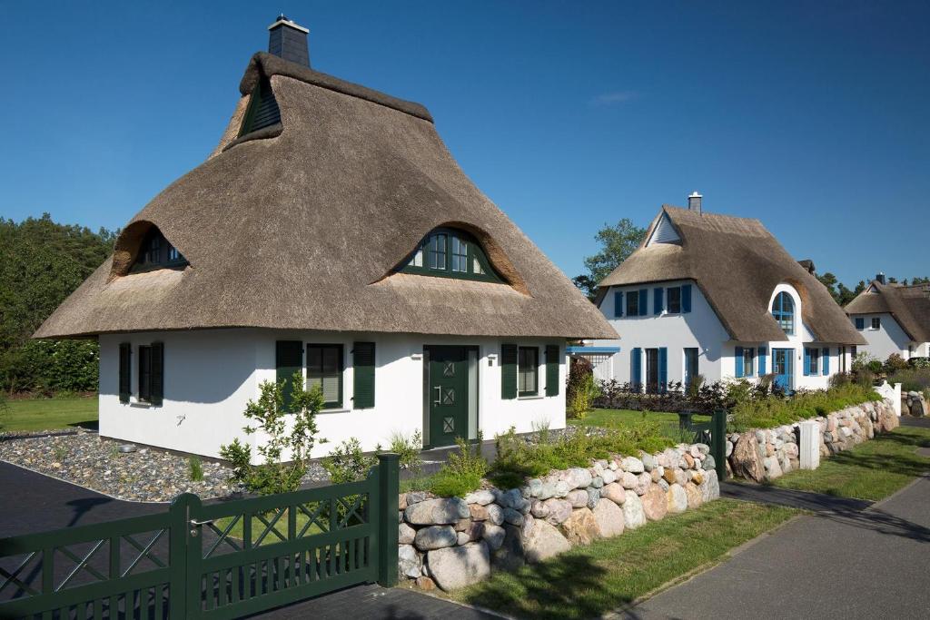 a group of houses with a thatched roof at Ferienhaus Seeadler 7 in Fuhlendorf