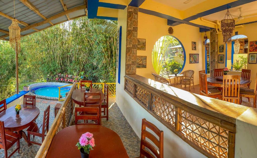 Bazén v ubytování Blue Moon Guesthouse nebo v jeho okolí