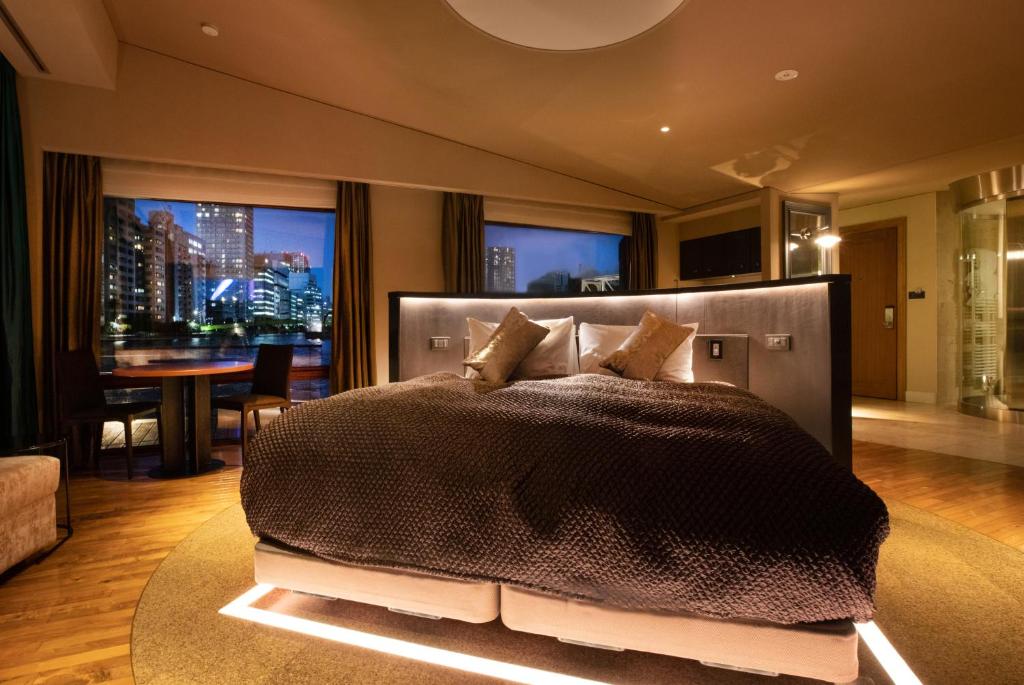 PETALS TOKYO - Floating Hotel 6