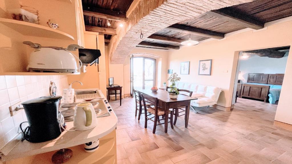 Fotografia z galérie ubytovania Exclusive Pool-open All Year-spoleto Biofarm-slps 8-village shops, bar1 km 5 v destinácii Poreta