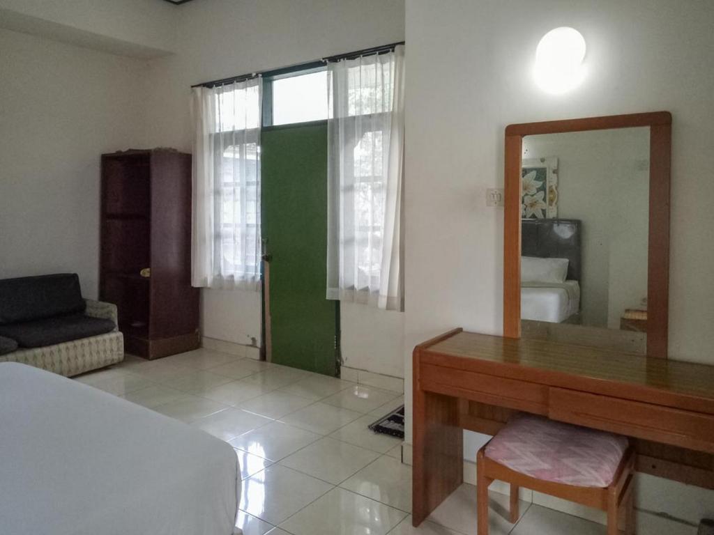Postel nebo postele na pokoji v ubytování DATON HOUSE near Bali Zoo Ubud Mitra RedDoorz