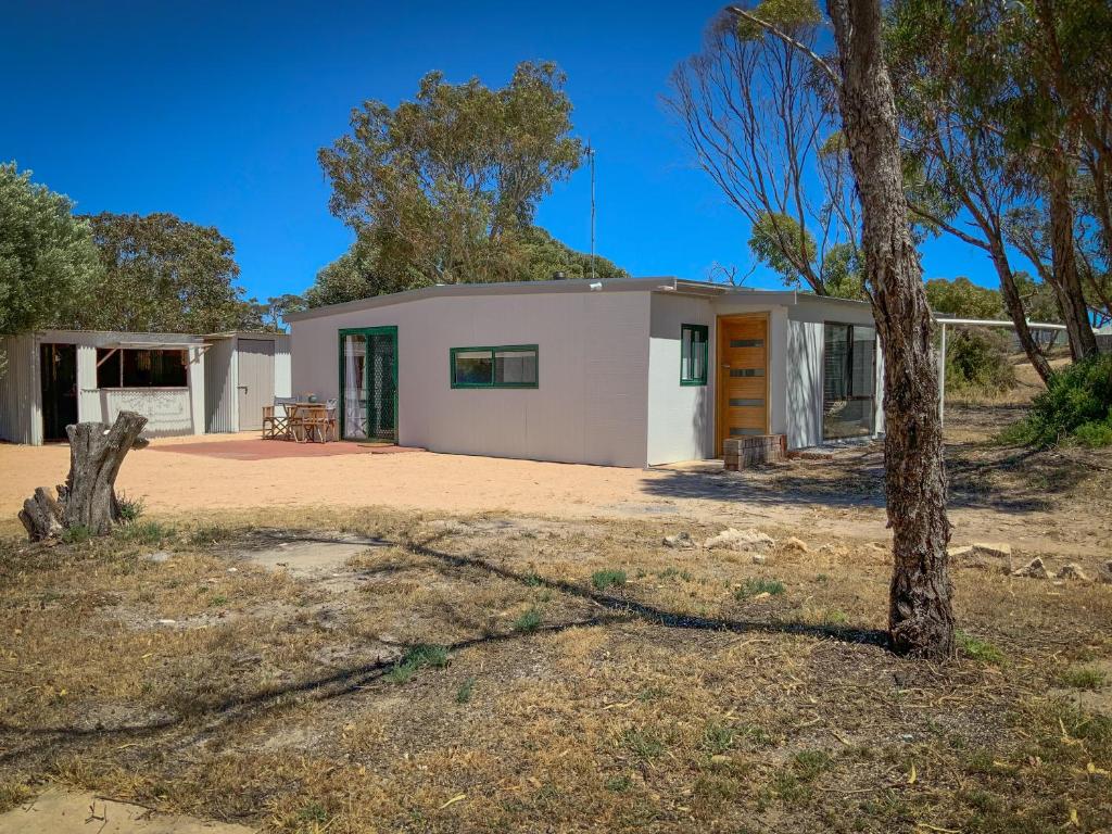 Little Douglas Holiday Shack - Housity