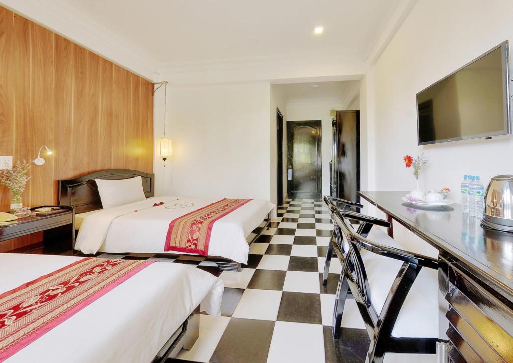 Postel nebo postele na pokoji v ubytování Hai Yen Hotel