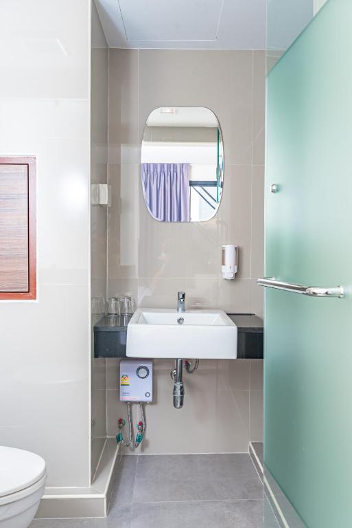 Sovereign Group Hotel at Pratunam - Resim 20