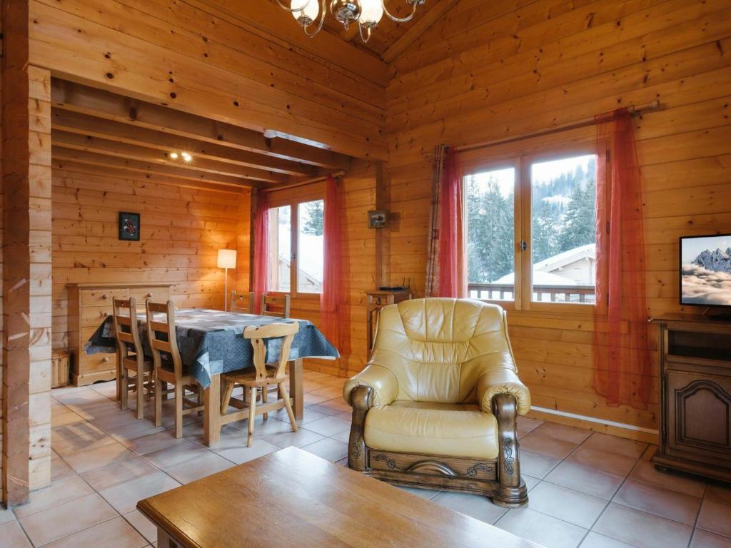 a living room with a table and chairs in a cabin at Appartement La Clusaz, 4 pièces, 6 personnes - FR-1-304-277 in La Clusaz