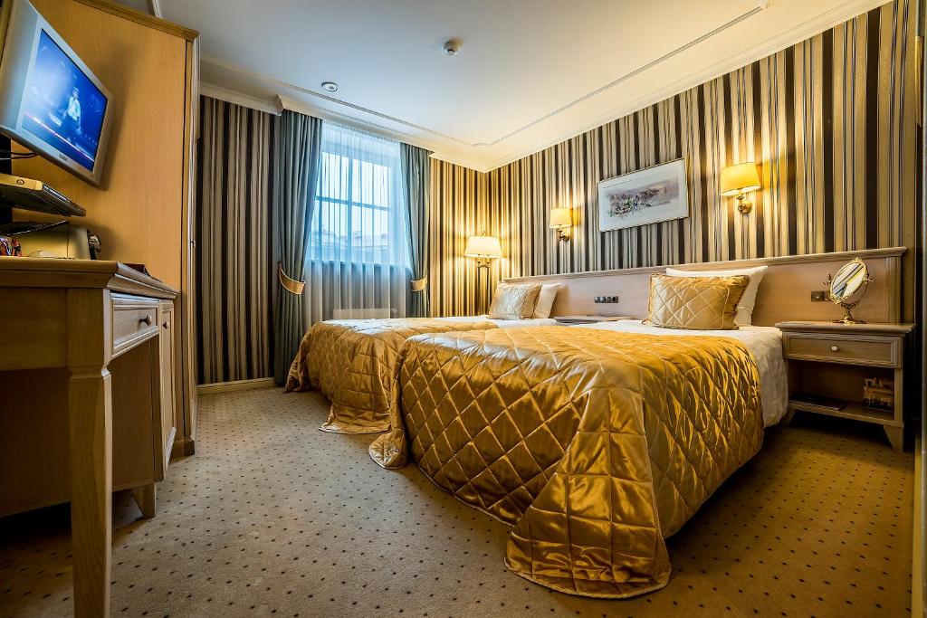 Imperial Hotel & Restaurant - Twin Room