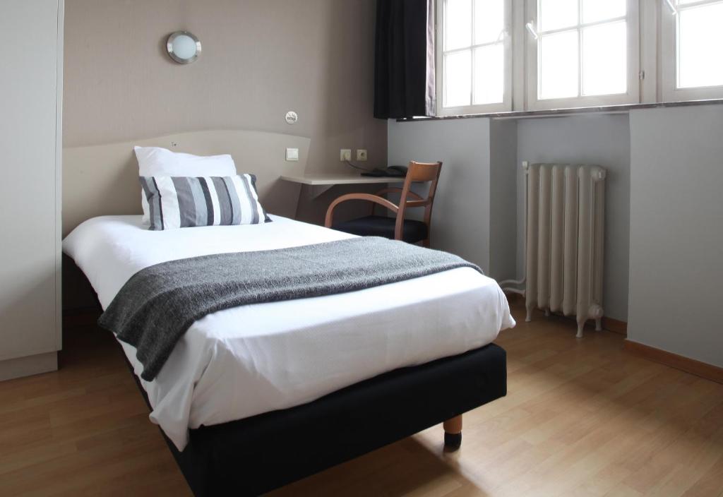 Postel nebo postele na pokoji v ubytování Hotel La Royale