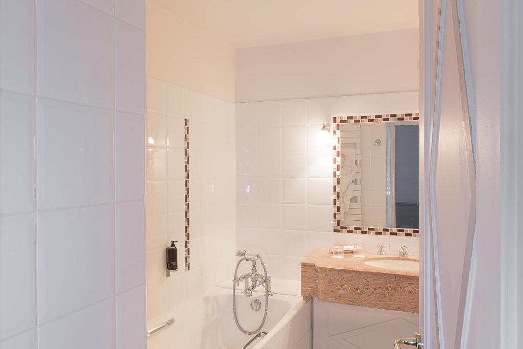 Hôtel Brighton - Esprit de France - Resim 39