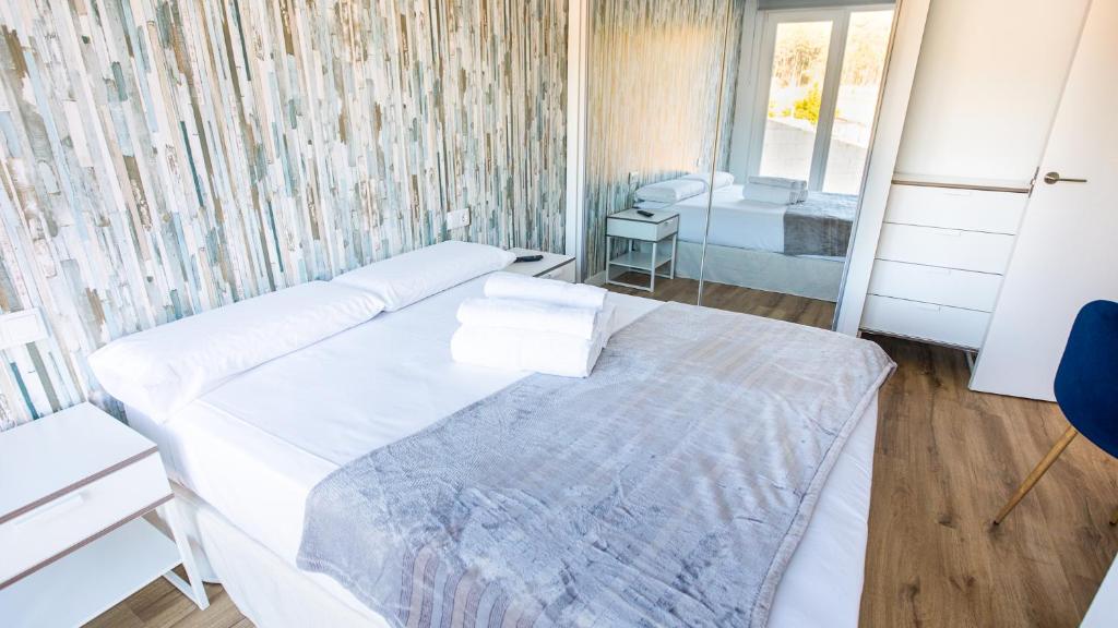 Postel nebo postele na pokoji v ubytování Hospedium Apartamentos Galitrips A Casa Da Reina