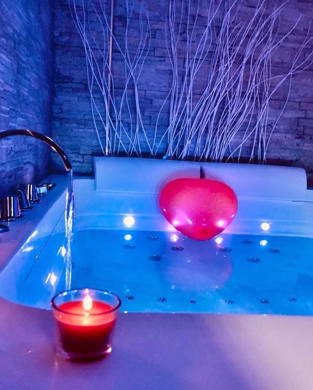 Bazén v ubytování YourHome - La Meta Perfetta Rooms&Spa nebo v jeho okolí