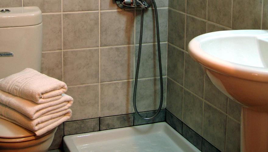 A bathroom at KASTRO AGGELIKI