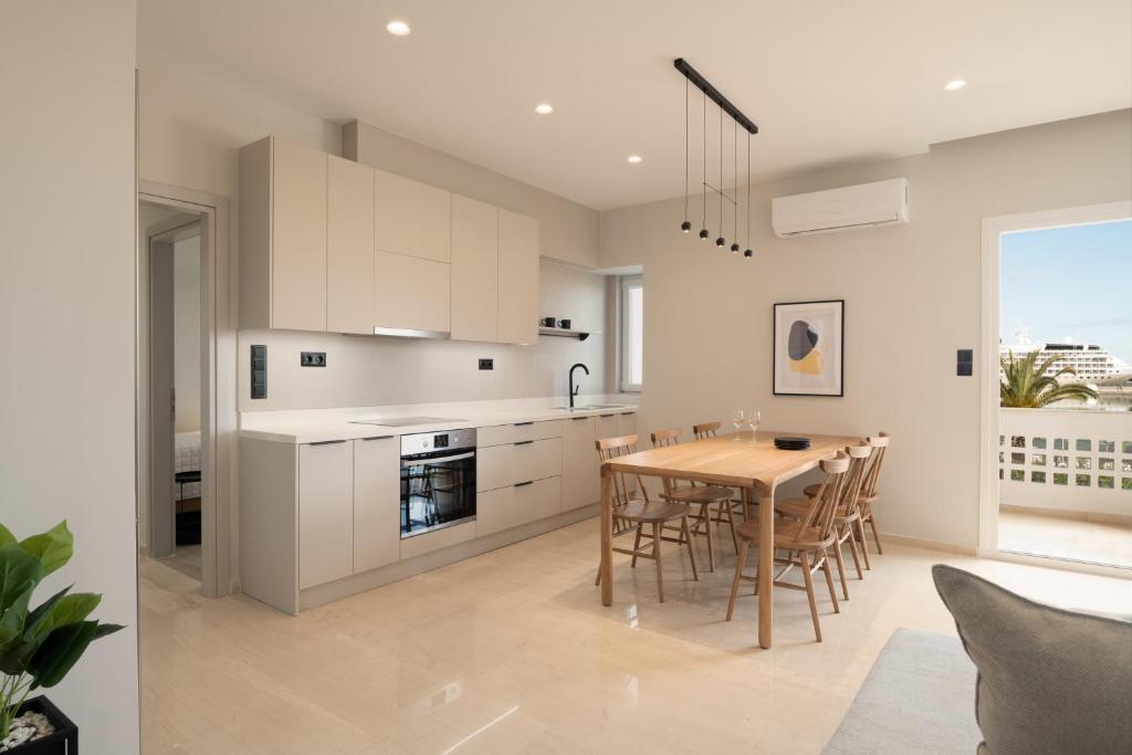 a kitchen and dining room with a table and chairs at Casa delle Palme in Rethymno Town