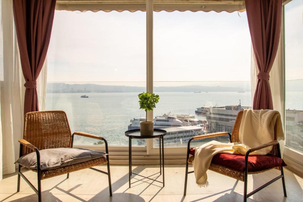 MISSAFIR Exceptional Flat with Fascinating Sea View in the Heart of Izmir