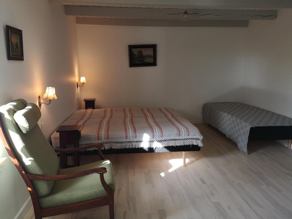 a bedroom with a bed and a desk and a chair at Bøgehus in Vejle
