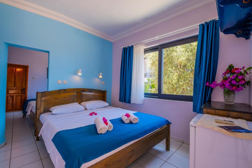 Selim Pansiyon - Habitación Cuádruple Con Vistas Al Jardín