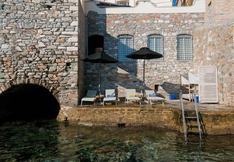 Fotografie z fotogalerie ubytování Hotel Ploes v destinaci Ermupoli