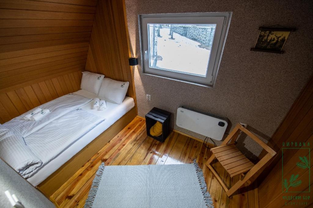 Una cama o camas en una habitación de Nirvana Čudesni bor
