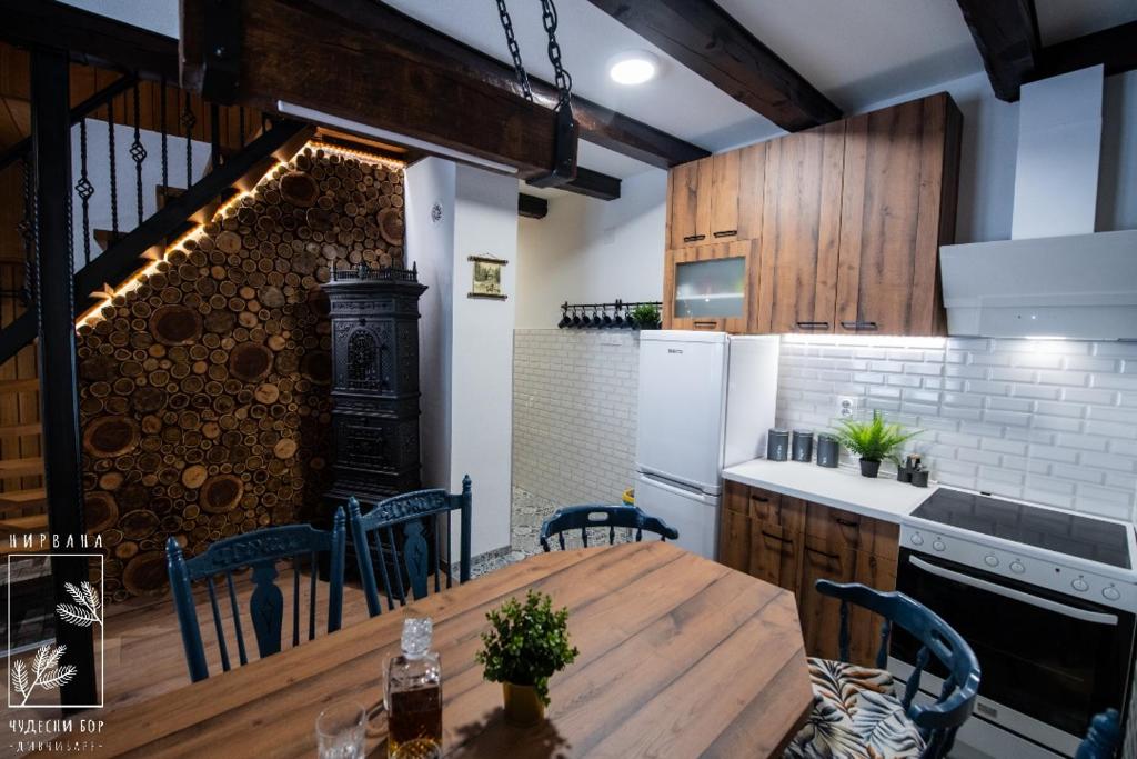 Una cocina o cocineta en Nirvana Čudesni bor