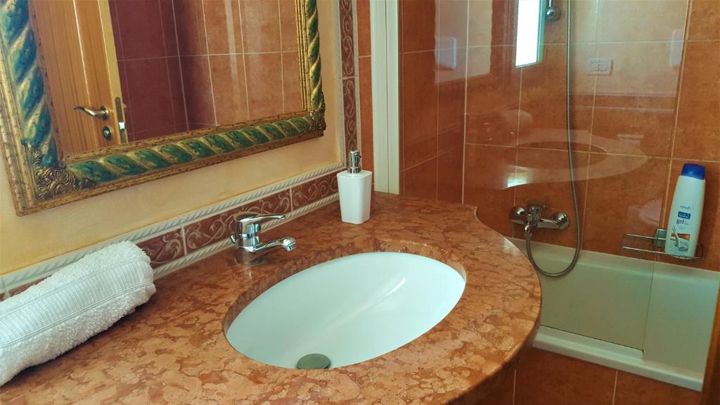 Łazienka w obiekcie PALAZZO VIVALDI - VERIALEX ACCOMMODATION