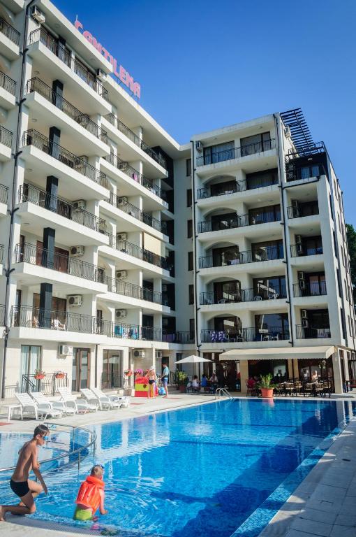 Bazén v ubytování Cantilena Complex nebo v jeho okolí