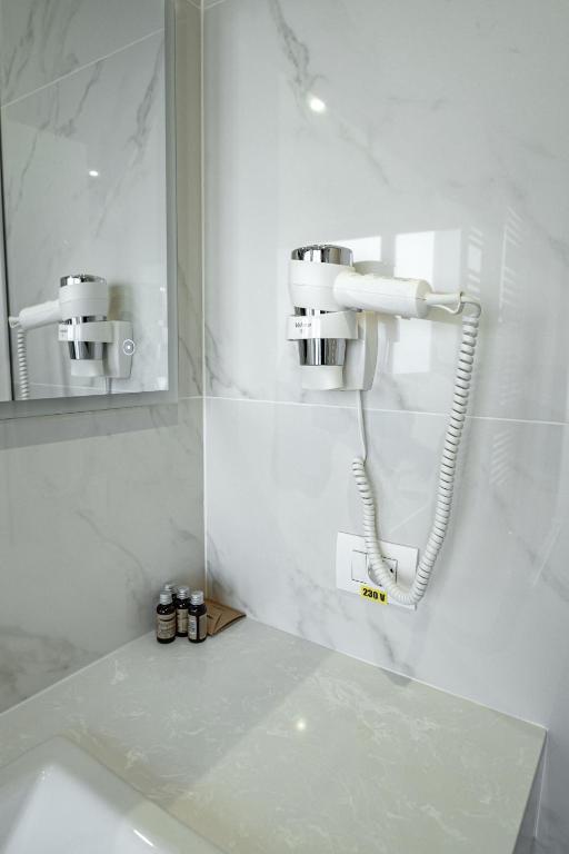 Caprice Complex - Double Double Double Room