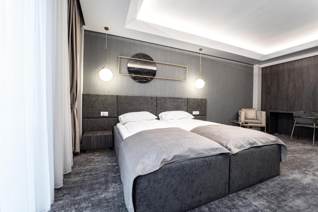 Caprice Complex - Quarto Twin Twin