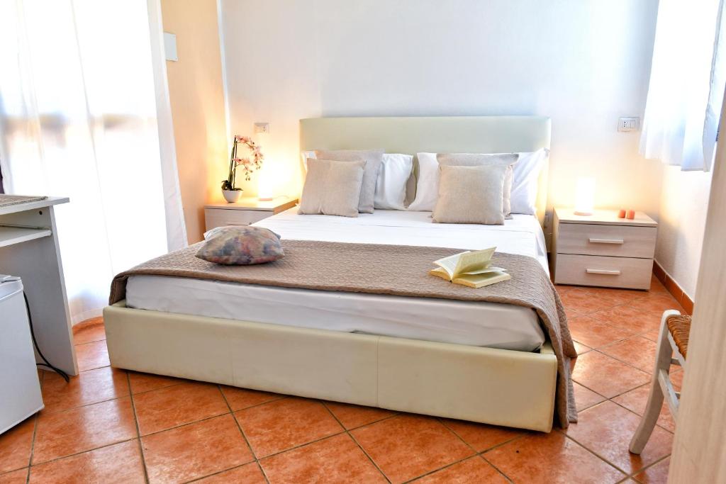 a bedroom with a large bed in a room at Casa Basilia in San Teodoro