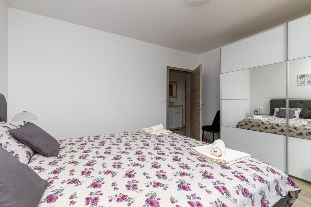 Posteľ alebo postele v izbe v ubytovaní Holiday House Sunrise