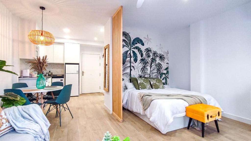 A bed or beds in a room at OleHolidays 616 Romana Playa junto al mar