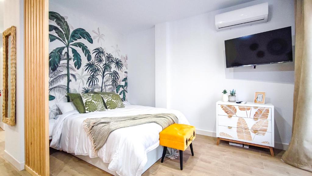 A bed or beds in a room at OleHolidays 616 Romana Playa junto al mar