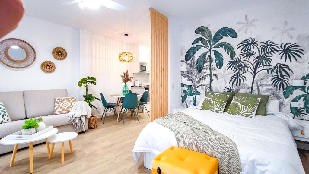 A bed or beds in a room at OleHolidays 616 Romana Playa junto al mar