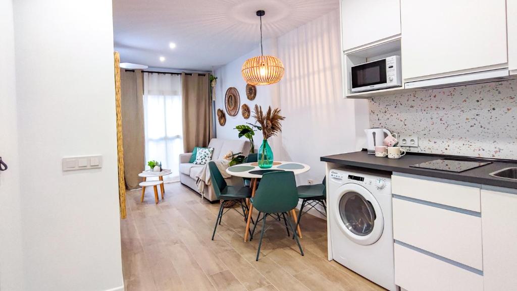 A kitchen or kitchenette at OleHolidays 616 Romana Playa junto al mar