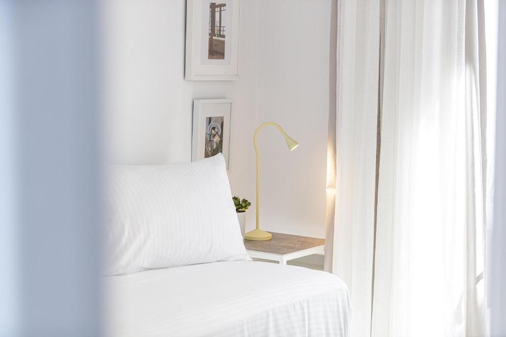 Posteľ alebo postele v izbe v ubytovaní Aelia Seascape Apartments