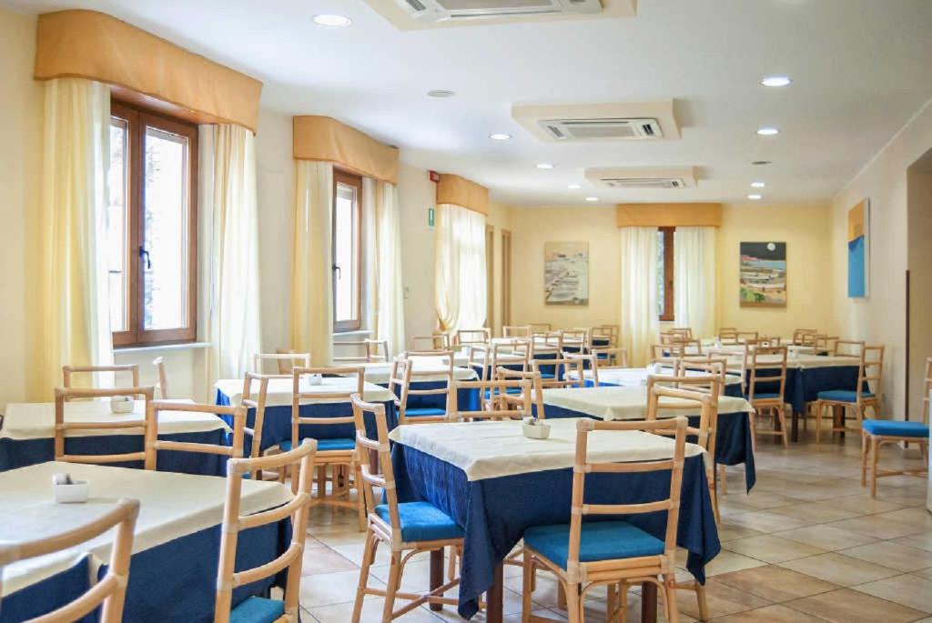 A restaurant or other place to eat at Hotel Orion