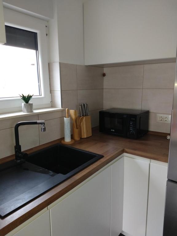 Kuchyňa alebo kuchynka v ubytovaní Apartman R&B Zadar