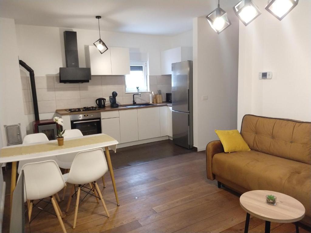 Kuchyňa alebo kuchynka v ubytovaní Apartman R&B Zadar