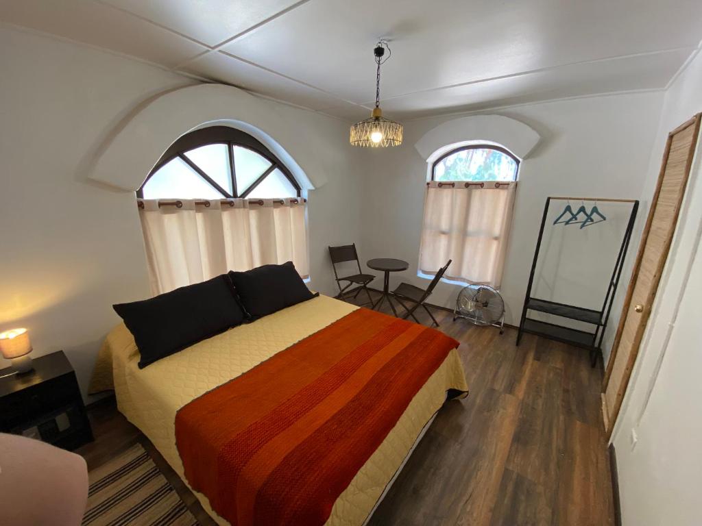 Postel nebo postele na pokoji v ubytování CaminAndes Hostal