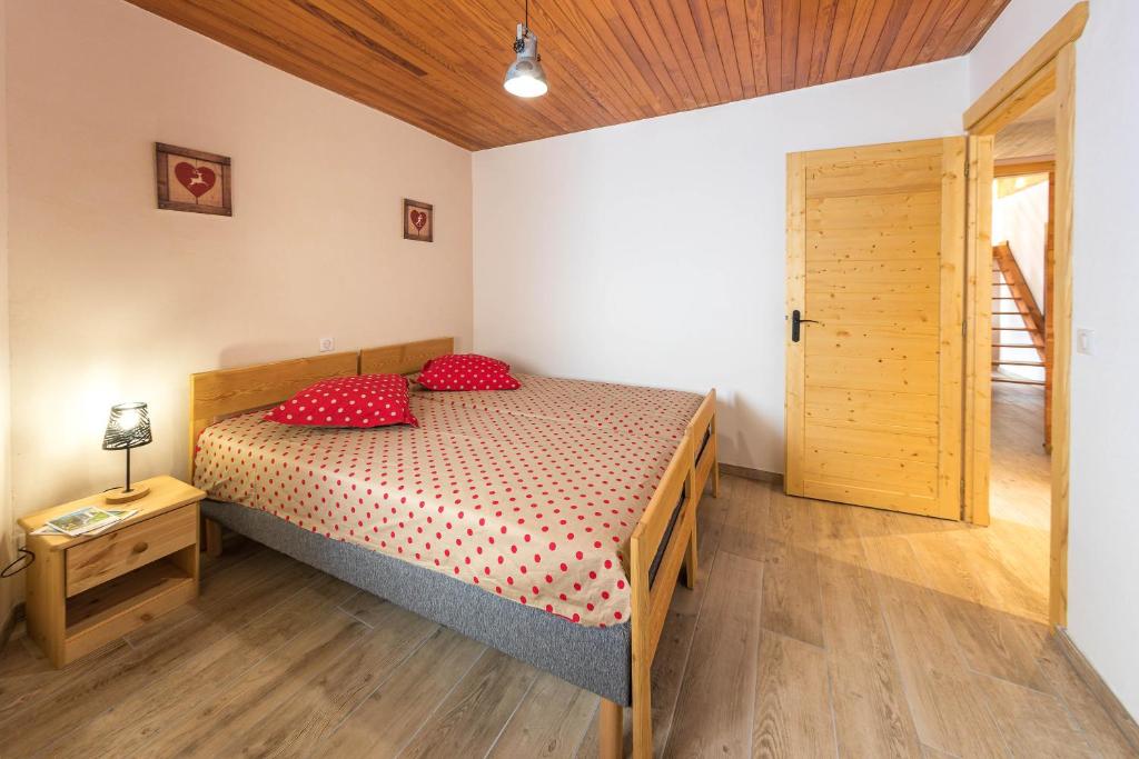 Postel nebo postele na pokoji v ubytování Chambres d'hôtes l'Abondance