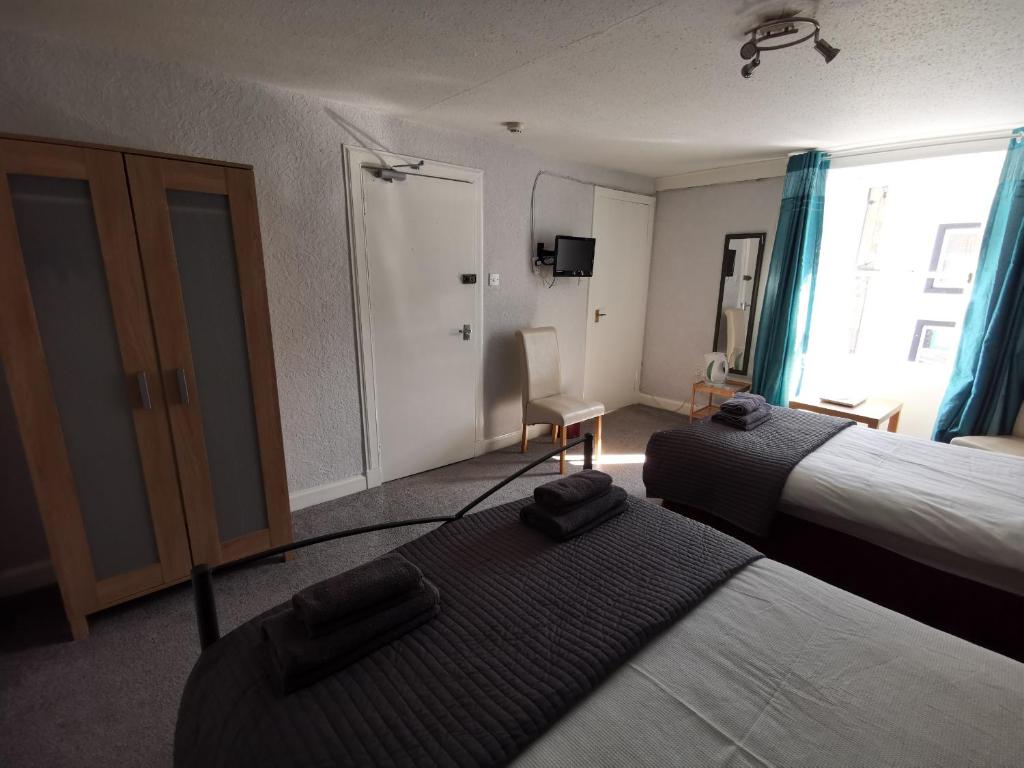St Ronan's Hotel - Basic Triple Room