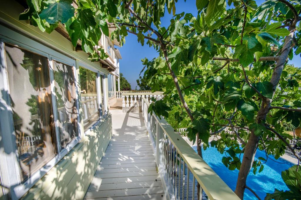 Balkón nebo terasa v ubytování Ha'Seuda Ha'Achrona Suites