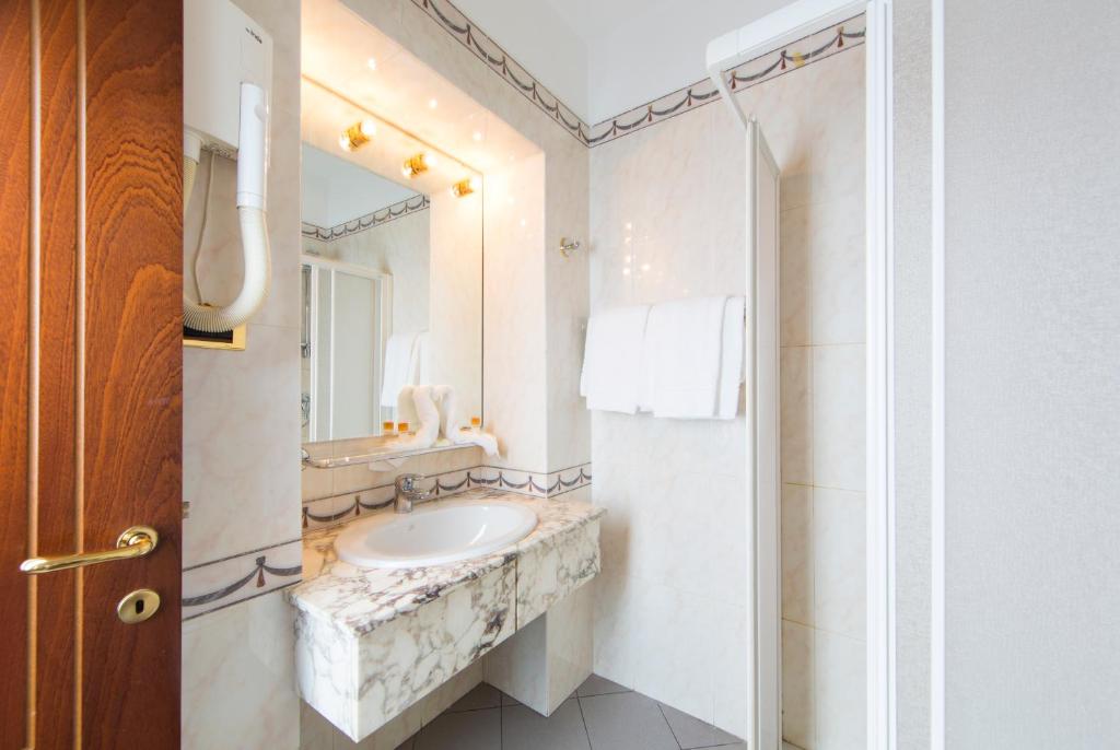 Koupelna v ubytování Hotel Londra