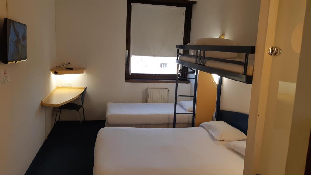 Postel nebo postele na pokoji v ubytování Kyriad Direct Montauban Centre